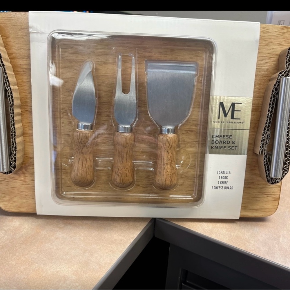 ME Cheese Board and Knife Set with Wooden Handles
